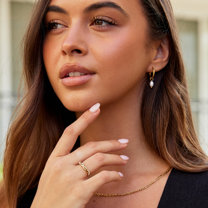Bella Freshwater Earrings