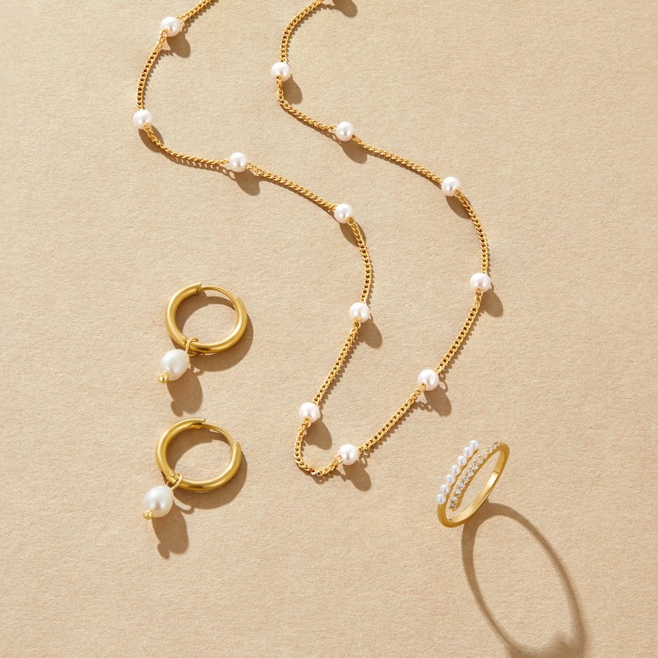 Bella Freshwater Earrings