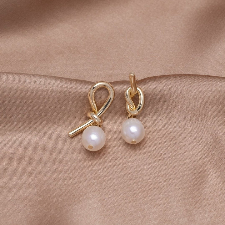 Knotted Gold & Freshwater Earrings